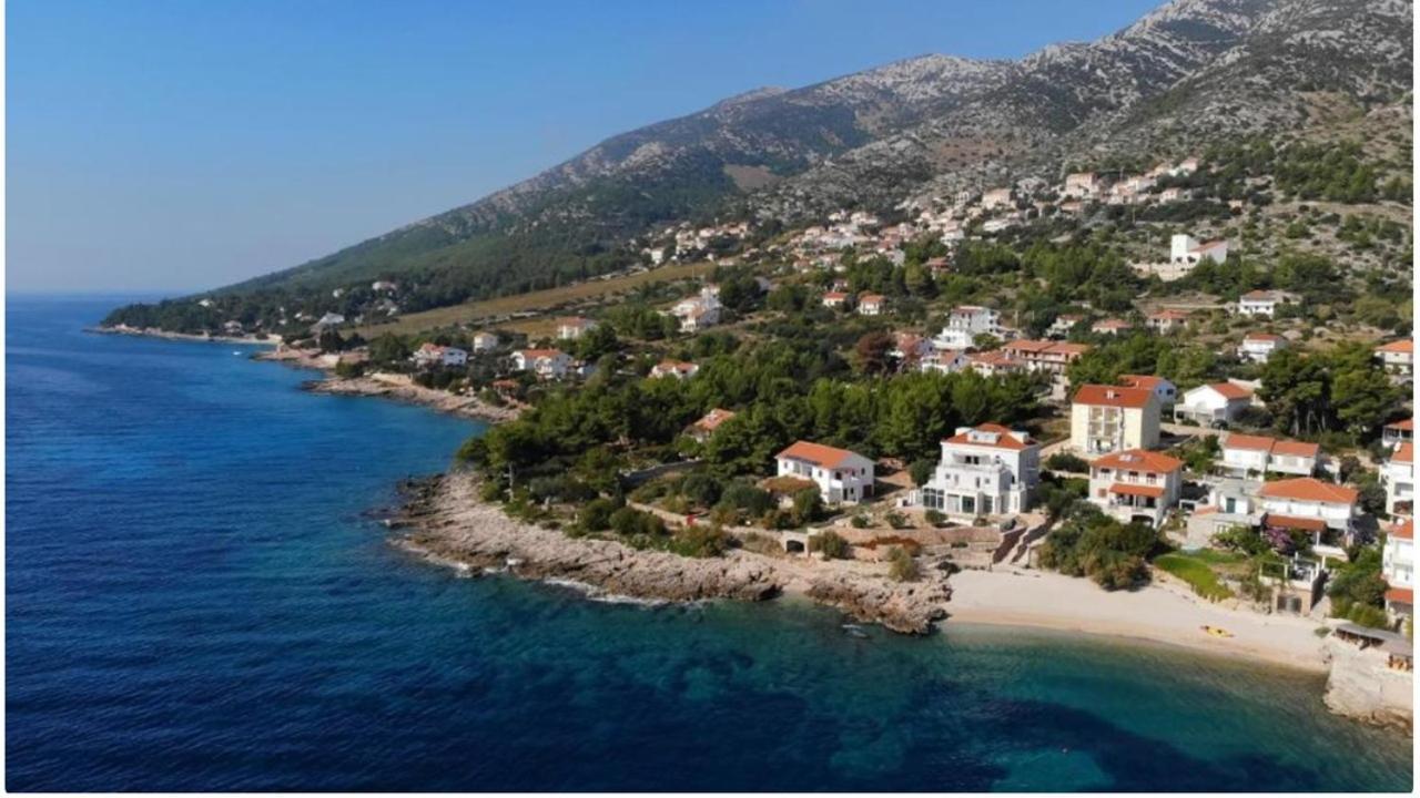 Hvar *